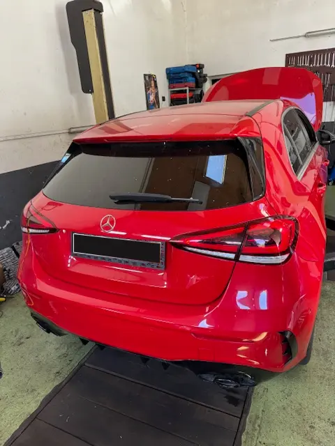 Mercedes na dizalici